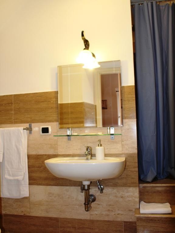 Hella Ibernesi 23 Fori Imperiali Inn, New Gestion! Roma Cameră foto